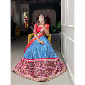 Chinon Laheriya-Estampado de Patola Con Lentejuelas Bordadas Lehenga Choli - Product Image 5