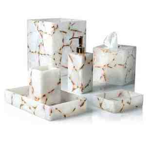 Juego de Baño Moderno de Resina Blanca, Dispensador de Jabón Cuadrado, Vaso, Bandeja y Accesorios, Fácil de Limpiar - Product Image 1