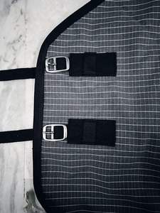 Couverture de concours équestre de luxe en velours matelassé or rose avec col en fausse fourrure |   Couverture de spectacle équestre haut de gamme pour chevaux - Product Image 6