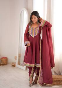 Presentamos para esta temporada de bodas nuestro nuevo traje Salwar Tulip Farshi de diseñador con top acampanado reversible y elástico para Diwali. - Product Image 3