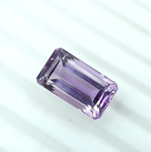 พลอยอเมทิสต์ธรรมชาติทรงแปดเหลี่ยม น้ำหนัก 8.90 กะรัต แบบเม็ดเดี่ยว - Product Image 3