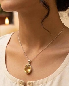 Collar con Colgante de Cuarzo Amarillo Hecho a Mano, Joyería Minimalista con Piedra Energética, Regalo de Piedra Preciosa Natural para Mujer - Product Image 3