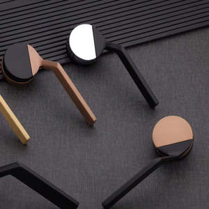 Tirador moderno ajustable de latón y aleación de zinc, elegante y extensible para gabinetes de cocina, cajones y armarios - Product Image 1
