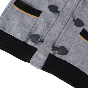 Cardigan en tricot premium gris Alpha pour hommes, logo personnalisé, vêtements universitaires, fraternité, sororité, collège, école, vente en gros OEM/ODM - Product Image 4