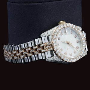 Reloj de Hombre de Colección con Esfera Blanca Hecha a Mano, Bisel Redondo con Incrustaciones de Diamantes Moissanite, Correa de Acero Inoxidable de Dos Tonos de Primera Calidad - Product Image 6