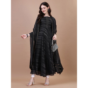 Robe élégante en georgette avec doublure argentée tissée et dupatta noir - Product Image 1