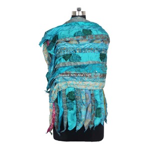 Bufanda Larga Vintage para Mujer, 15 Rayas, Suave, de Poliéster y Seda India Reciclada, Reversible, con Parches de Sari Coloridos, Venta al Por Mayor - Product Image 3