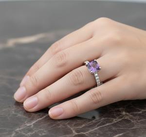 แหวนเงินแท้ 925 ประดับอเมทิสต์ทรงเหลี่ยมมรกต ดีไซน์ปีกแบบคริสเตียน สำหรับงานหมั้นและงานแต่งงาน สไตล์มินิมอล พร้อมใบรับรองจากผู้เชี่ยวชาญ - Product Image 5