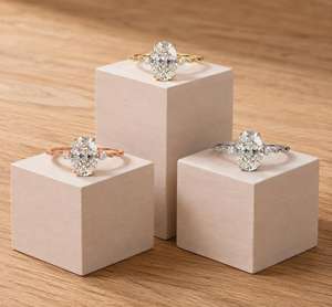 Anillo de Compromiso Solitario con Diamante Cultivado en Laboratorio Certificado por IGI, Corte Ovalado Clásico en Oro, con Engaste de Burbuja Flotante - Product Image 6