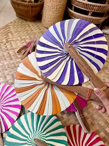 Éventail artisanal en feuilles de palmier – Feuilles de palmier naturelles avec mélange de couleurs personnalisé pour événements créatifs - Product Image 2