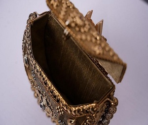 Bolso de Mano Tipo Clutch para Mujer, Estilo Indio, Metalizado Dorado, Hecho a Mano, F S International, para el Día de la Madre - Product Image 1