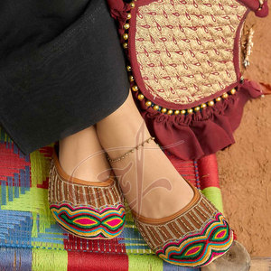 Chaussures Khussa tendance marron confortables et antidérapantes pour femme, avec semelle antidérapante, imprimées, de haute qualité, toutes saisons - Product Image 2