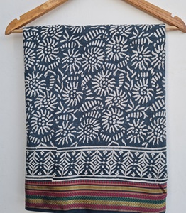 Paréo en coton imprimé à la main avec bordure Zari, motif floral, léger, style bohème, pour la plage, écharpe d'été indienne - Product Image 6