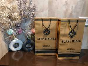 ถุงของขวัญไวน์กระดาษคราฟท์สีน้ำตาลพิมพ์ลายตามสั่ง พร้อมหูหิ้วเชือก ขายส่ง บรรจุภัณฑ์หรูหราเป็นมิตรกับสิ่งแวดล้อม ถุงช้อปปิ้ง - Product Image 2