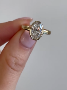 Anillo Solitario de Diamante Ovalado Cultivado en Laboratorio de 3 Quilates y Banda de Oro con Burbujas, Conjunto Nupcial de 2 Piezas, Certificado IGI - Product Image 5