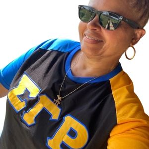 Camiseta con Mangas Sigma Gamma Rho SGRho Azul Premium con Letras Griegas para Mujer, Unisex, Ropa de Hermandad - Product Image 2