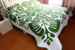 Green Ulu Breadfruit Hawaiian Quilt Hand Appliqued Cotton Bedspread Custom Heirloom Bedding For <b>Queen</b> & California King Bedrooms - Product Image 4