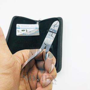 Alicates personalizados en forma de U de alta calidad, herramienta de extensión de cabello de acero inoxidable de grado quirúrgico, sostenible y personalizable - Product Image 4