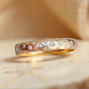 Anillo Moderno para Hombre con Diseño de Hojas, Apilable, Acabado Mate, Minimalista, con Incrustaciones de Moissanita Celestial, Textura Geométrica - Product Image 2