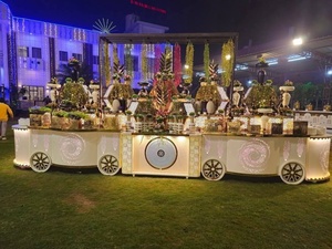 Estación de Postres King International Aureline Trio |   Mostrador de Exhibición para Banquetes y Bodas de Acero Inoxidable de Lujo en Color Blanco Dorado - Product Image 5