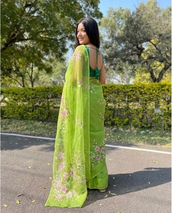 Sari Floral Verde KV con Blusa Sin Coser - Product Image 2