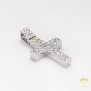 Colgante de Cruz Pequeño Hecho a Mano con Diseño de Joyería de Lujo con Moissanita - Product Image 5