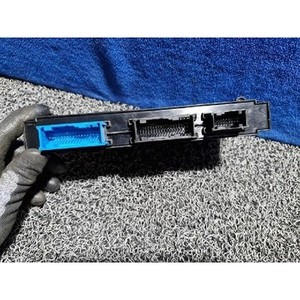 ECU และโมดูลคอมพิวเตอร์มือสองสำหรับรถยนต์ซีรีส์ 5 รุ่น 6135928694102 - Product Image 3