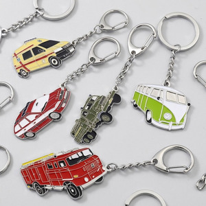 Porte-clés en métal émaillé personnalisé en forme de véhicule, porte-clés de voiture, design en forme de voiture - Product Image 1