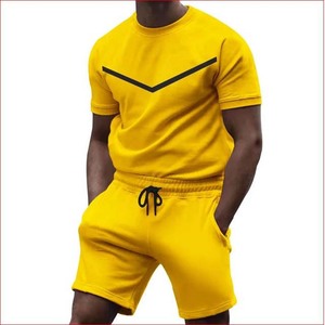 Ensemble 2 pièces d'été décontracté pour hommes en polyester/coton respirant avec t-shirt à manches courtes et short, design uni, personnalisable, vente en gros - Product Image 1