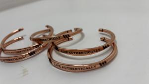 Pulseras de Cobre con Grabado, Estilo Vintage Hechas a Mano, Regalo para Mujer - Brazaletes Artesanales - Product Image 5
