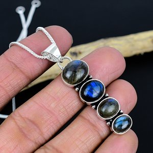 Colgante de diseño artesanal con piedra preciosa labradorita cristiana, chapado en plata, joyería unisex. - Product Image 1