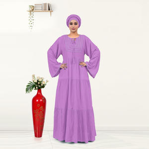 Caftán contemporáneo de rayón, confeccionado en tela transpirable con diseño de paneles en cascada y delicado detalle de encaje en el escote, para mujer. - Product Image 3