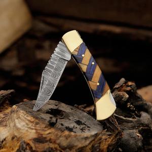 Cuchillo Plegable de Acero Damasco Nordic Forge EDC con Bloqueo Trasero, Mango de Madera Pakka Oliva, Empuñadura de Latón, Funda, Cuchillo Utilitario de Bolsillo - Product Image 3
