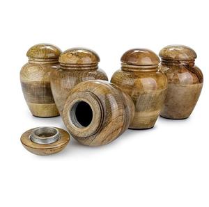 Urna Funeraria Antigua de Madera para Cremación, Recipiente Conmemorativo para Cenizas con Decoración en Madera y Tapa Segura - Product Image 5