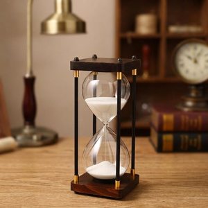 Sablier minimaliste en bois fait main avec cadre noir et accents dorés pour un chronométrage précis - Product Image 5