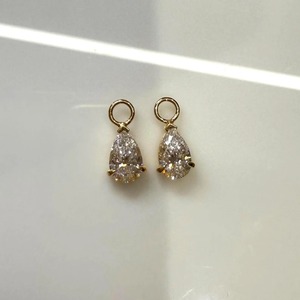 ต่างหูทองคำแท้ 14K รูปทรงหยดน้ำ ประดับเพชรแล็บโกรว์ IGI Certified น้ำหนัก 2 กะรัต ตัวเรือนแบบหนามเตย ดีไซน์เรียบหรู เหมาะสำหรับงานปาร์ตี้ หรือเป็นของขวัญสุดหรู - Product Image 2