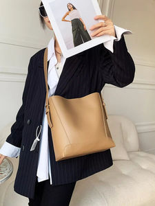 Sac à main en cuir PU pour femmes, style tendance, sac à bandoulière pour femmes à prix raisonnable - Product Image 5