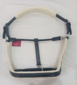 Vente en gros de licou de cheval de style selle anglaise élégante de haute qualité directement avec des accessoires en cuir rembourrés en fourrure - Product Image 2