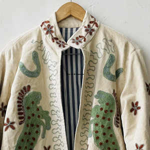 Chaqueta de algodón Suzani hecha a mano en India, chaqueta corta bordada a mano, abrigo unisex, chaqueta corta Suzani hecha a mano - Product Image 3
