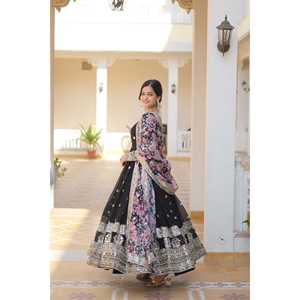 Vestido de noche de Kavita's Designer Ready-Made, vestido negro de mujer - Product Image 4