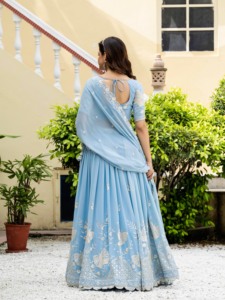Ensemble de Lehenga de mariée en Faux Georgette de créateur avec broderie de sequins multicolores, chemisier non cousu et dupatta à bordure en dentelle pour célébrations - Product Image 6