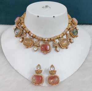 Collier de qualité supérieure avec de magnifiques boucles d'oreilles, design unique et tendance, ensemble inspiré de Sabyasachi, parfait pour les mariages et les soirées. - Product Image 1