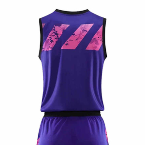 Uniformes de Baloncesto Personalizados Hechos por Fabricante Profesional, Uniforme de Baloncesto de Poliéster de Alta Calidad para Entrenamiento - Product Image 4