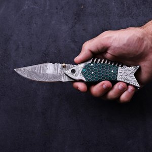 Cuchillo Plegable de Acero de Damasco con Hoja de Punta Caída y Apertura con Perilla, Cuchillo de Camping - Product Image 1