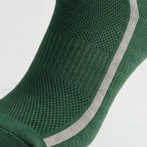 ถุงเท้ากีฬาข้อสั้นผู้ชาย ผ้าฝ้ายตาข่าย ระบายอากาศดี ซับแรงกระแทก สำหรับวิ่ง ออกกำลังกาย ทนทาน สีสันปรับแต่งได้ ขายเป็นคู่ - Product Image 5