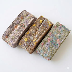 Encaje de Voile Bordado a Máquina de Lujo con Diseño Floral Multicolor, de 1'' y 1 7/8'' de Ancho, Ecológico, para Vestidos de Novia y Prendas Étnicas - Product Image 1