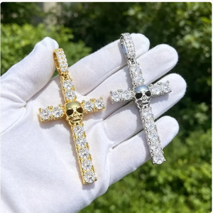 Pendentif Croix avec Crâne et Diamants Moissanite Sertis, Breloque de Bijoux de Luxe, Vente en Gros - Product Image 3
