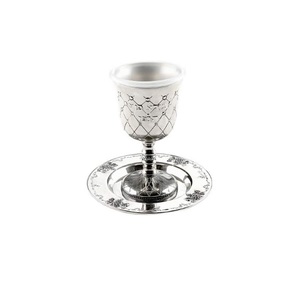 Copa de Vino de Metal Martillado en Dos Tonos, Dorado y Plateado, con Posavasos y Bendición Láser Grabada para el Seder de Pascua - Product Image 6