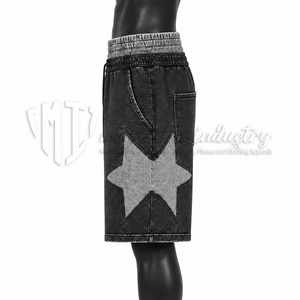 Shorts en jean cargo noirs pour hommes, coupe ample, longueur genou, avec détails de panneaux contrastants, taille élastique et cordon de serrage, style streetwear - Product Image 5
