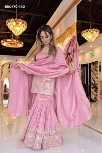 Conjunto de Sharara, Top y Dupatta de Seda con Bordado de Aspecto Magnífico y Color Impresionante - Sin Bordes y con Diseño Elegante - Compra en Línea en India - Product Image 2